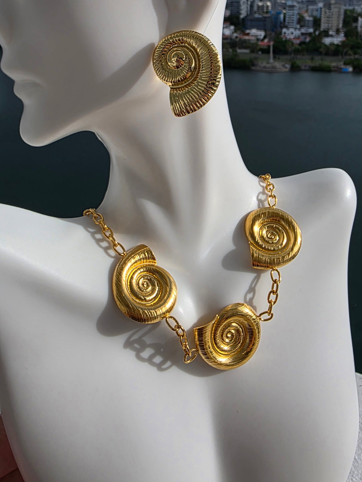 CARACOLITO Necklace