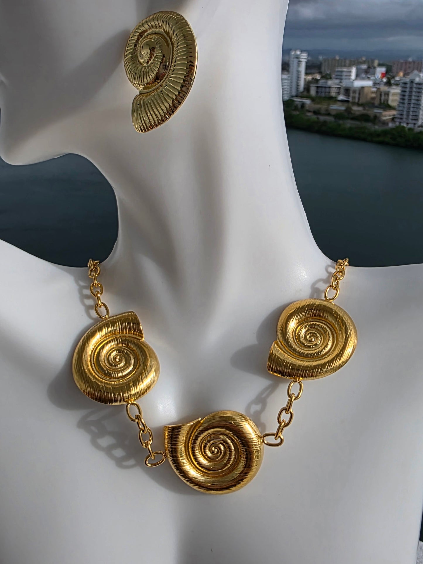 CARACOLITO Necklace